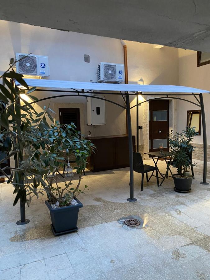 סירקוזה Il Cortiletto28 Rooms & House מראה חיצוני תמונה