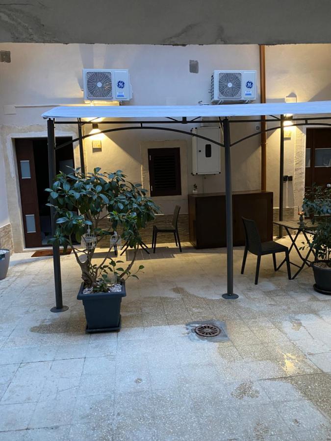 סירקוזה Il Cortiletto28 Rooms & House מראה חיצוני תמונה